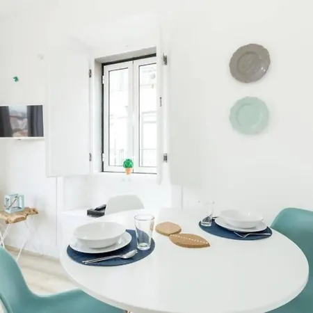 Altido Central 1-br Flat One Step From Chiado Апартаменты Лиссабон