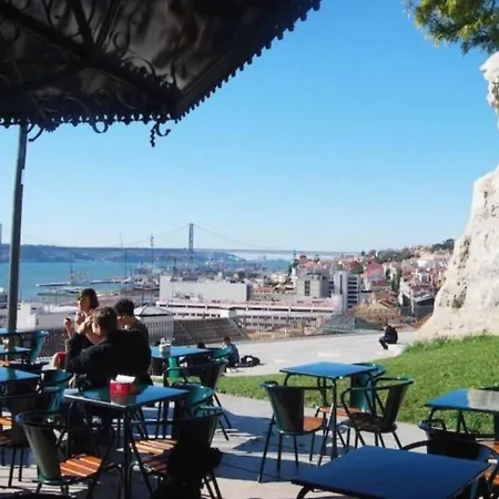 Altido Central 1-br Flat One Step From Chiado Lisboa